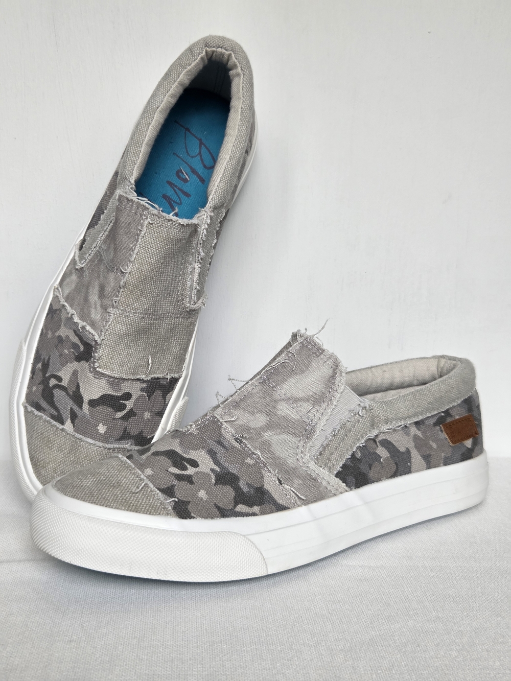 Blowfish Maddox Frayed Canvas Sneakers Size-8.5